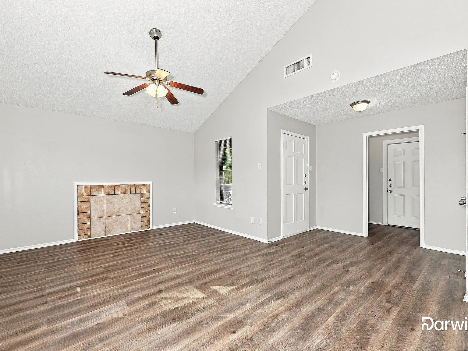 3 bed, 1.5 bath, 1056 sqft, $1,840 — Photo 4