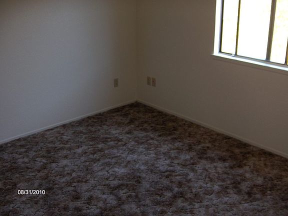 4th image of 264 Frisbie St