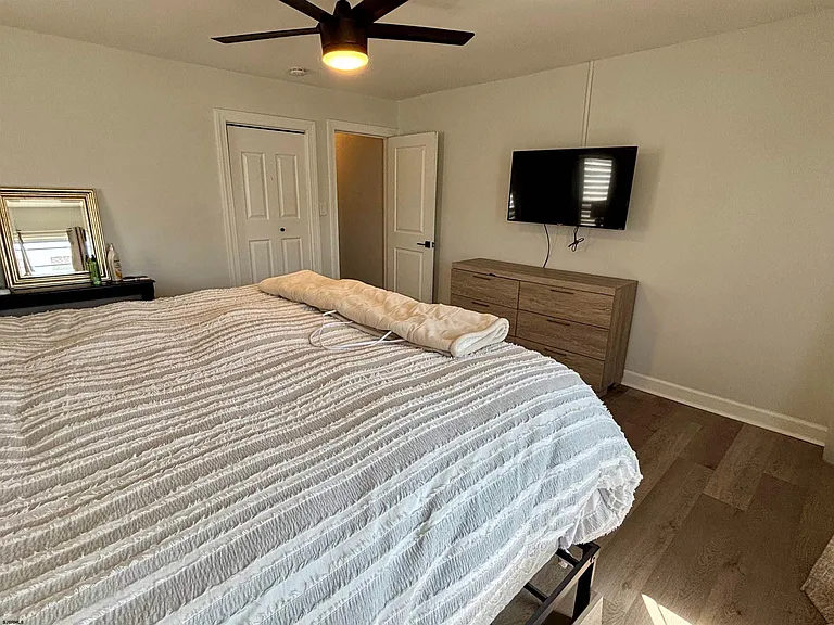 119 N Newport Ave — Photo 14