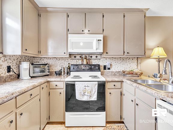 3rd image of 389 Clubhouse Dr APT K1