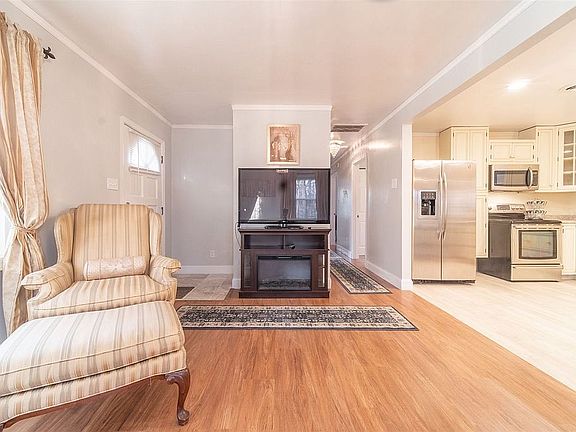 2nd image of 512 Craig Ave