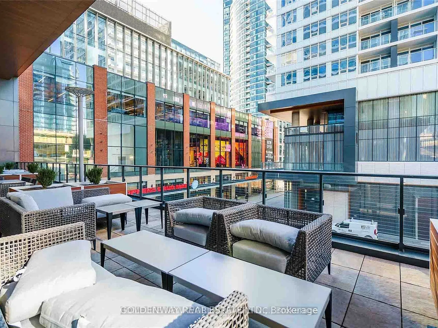 1 bed, $2,400 — Photo 4