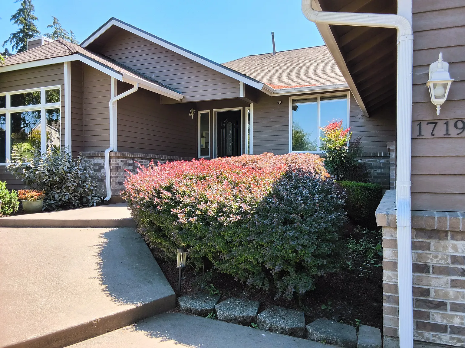 3 bed, 2249 sqft, $4,200 — Photo 1
