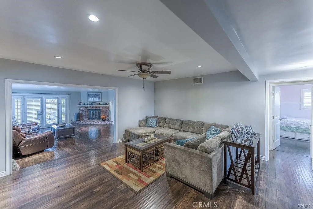3 bed, 1700 sqft, $4,150 — Photo 3