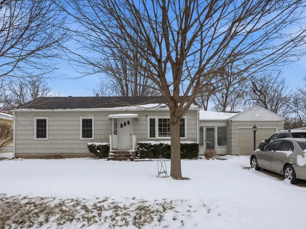 3820 15th St, Moline, IL 61265