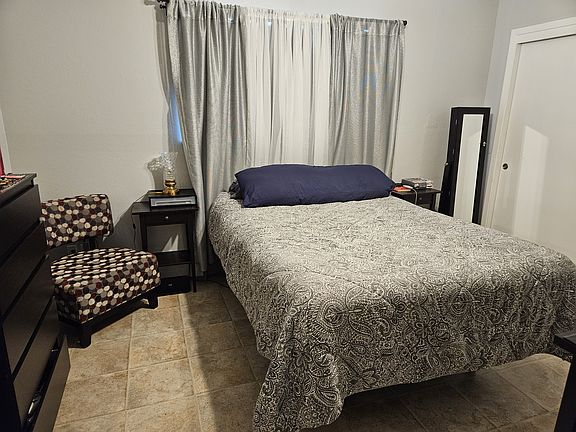 5th image of 813 Seamas Ave