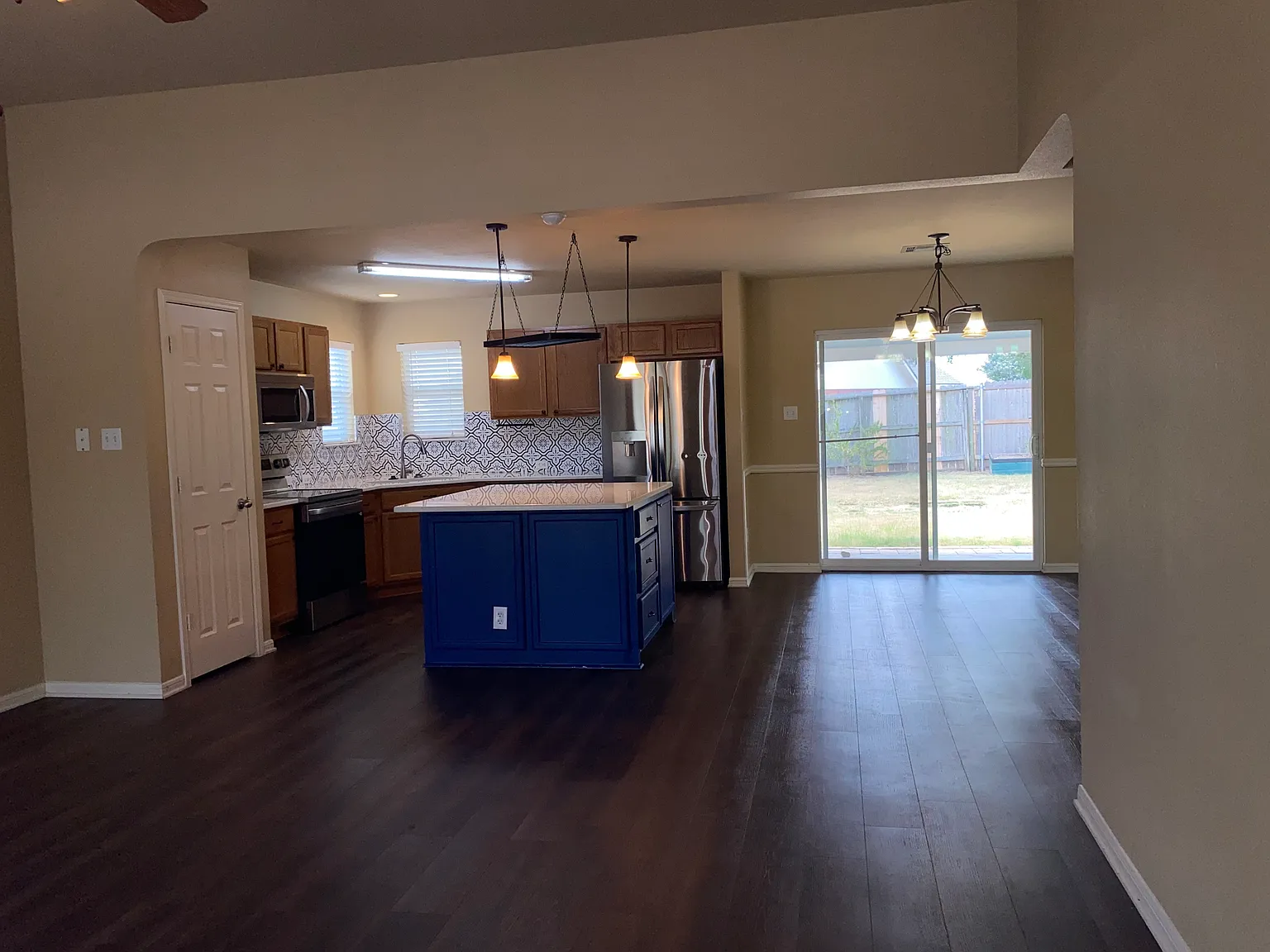 3 bed, 2.5 bath, 1870 sqft, $1,795 — Photo 3