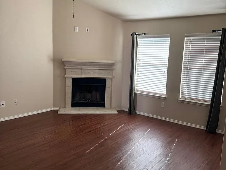 1233 Shelley Dr — Photo 2