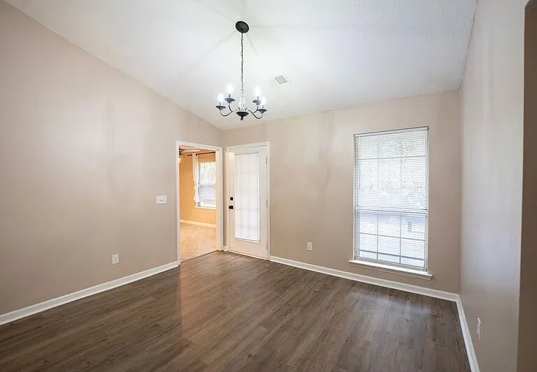 428 Floyd Cir — Photo 8
