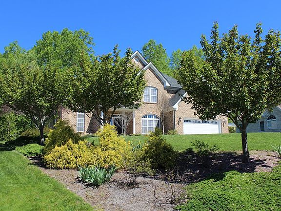3rd image of 111 Amaya Dr