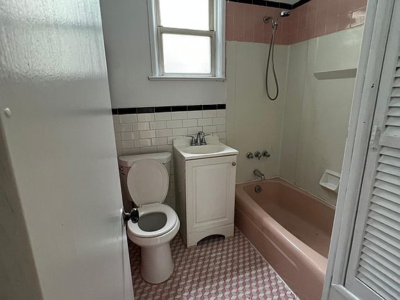 2nd image of 184 Clendenny Ave