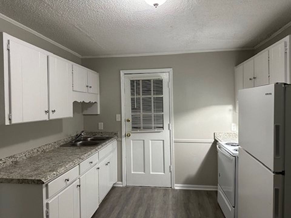1st image of 135 Edwards Ave #A