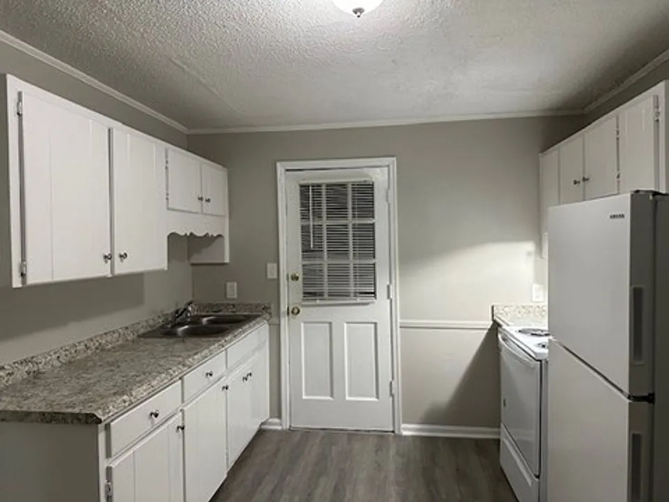 Edwards Ave 135