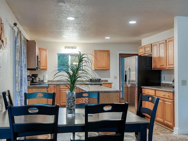 430 S Meridian Rd — Photo 10