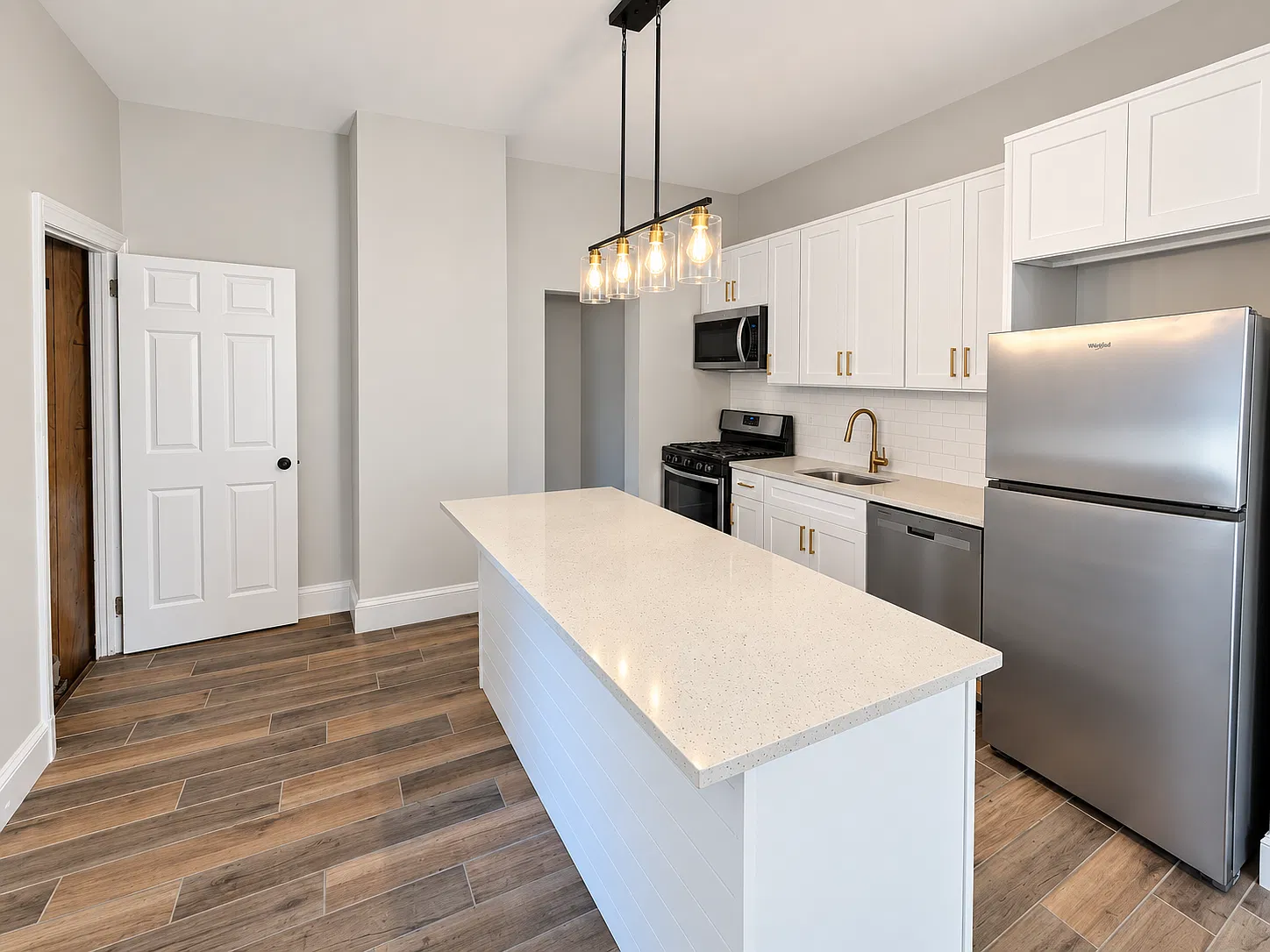 3 bed, 1.5 bath, 2946 sqft, $3,395 — Photo 3