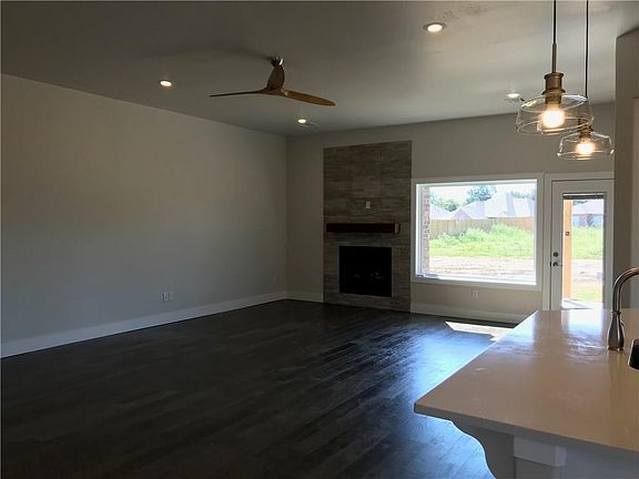 3rd image of 10002 Overland Dr