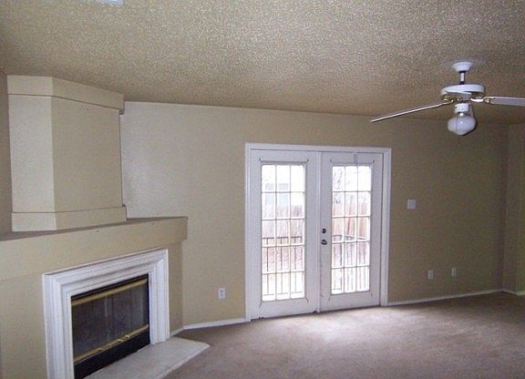 5th image of 1116 Thorn Creek Pl