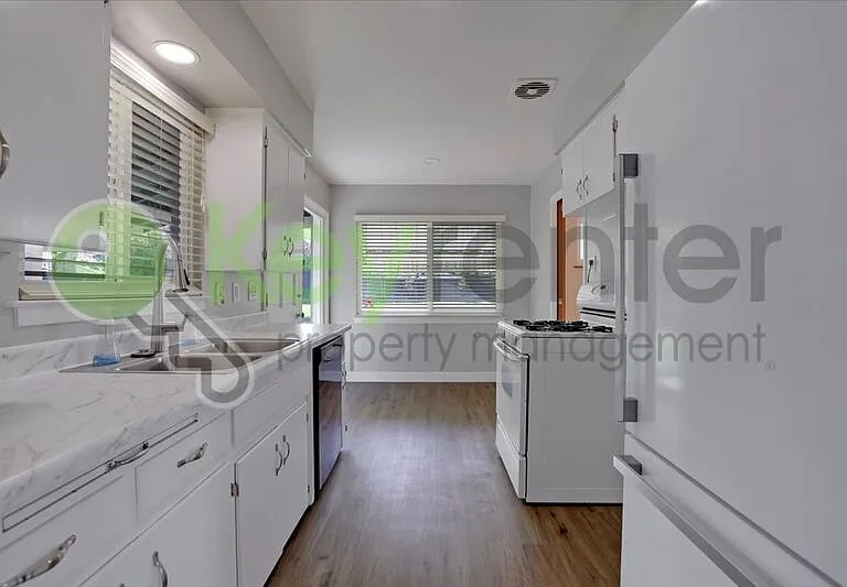 3124 Brophy Dr — Photo 8