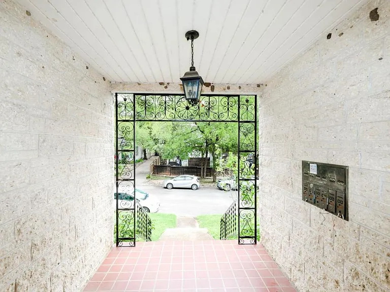 3300 Tom Green St #4 — Photo 5