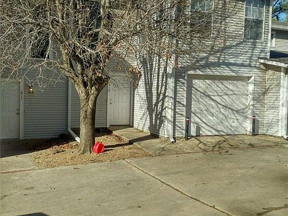 2nd image of 619 W Adams St