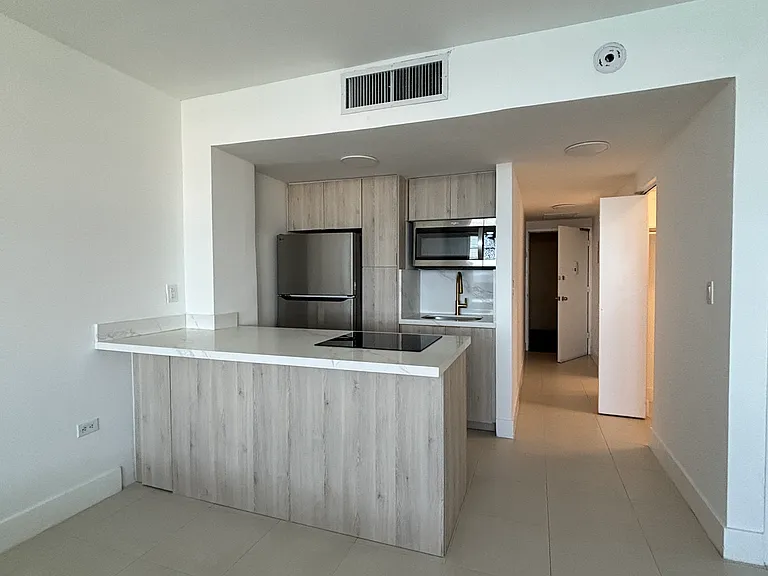 905 Brickell Bay Dr #1629 — Photo 2