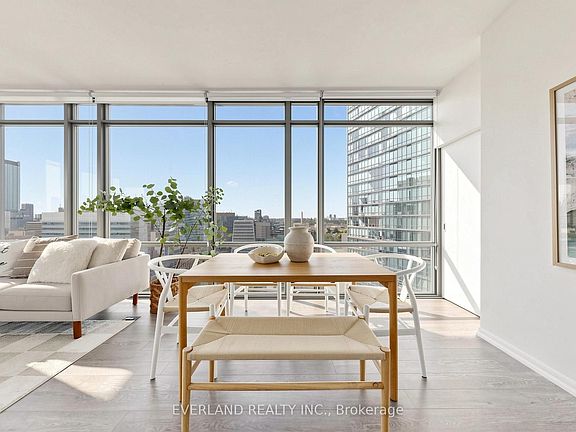 5th image of 38 Grenville St #2303
