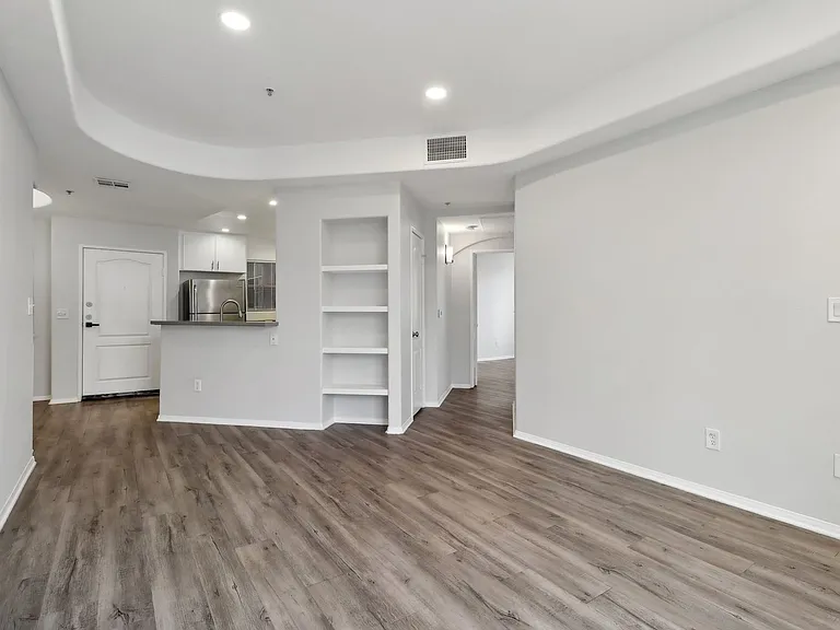 114 North Doheny Drive — Photo 31