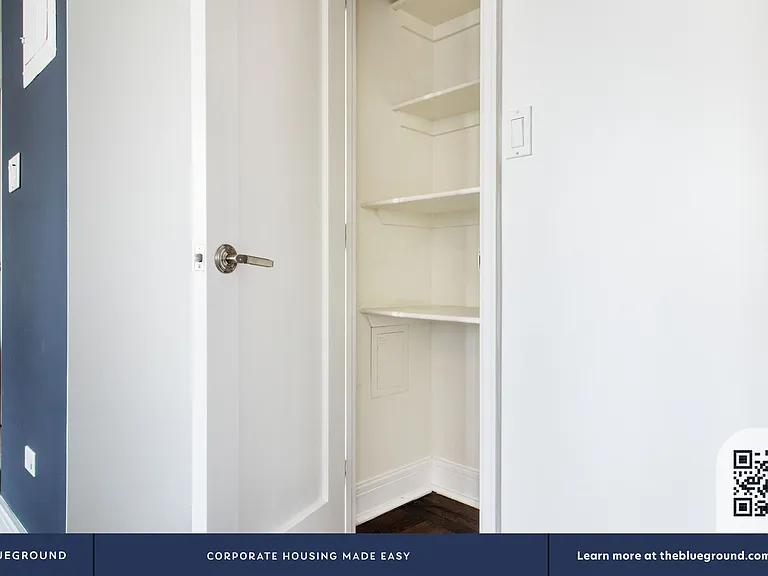 210 W 70th St #1502 — Photo 15