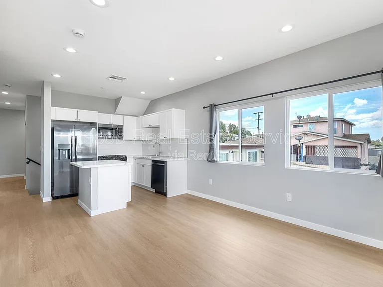 2394 W Jewett St #2392 — Photo 5