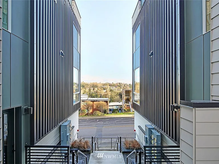 3104 SW Avalon Way — Photo 11