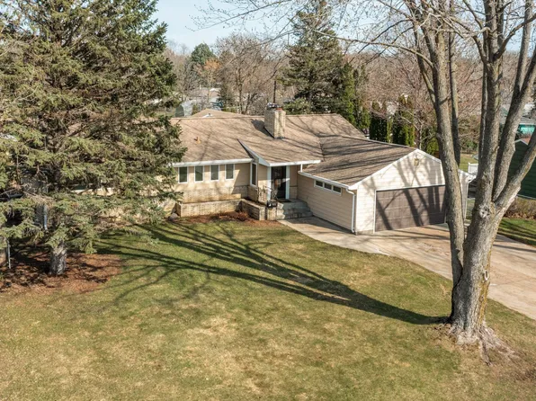 1292 Smith Ave S, West Saint Paul, MN 55118