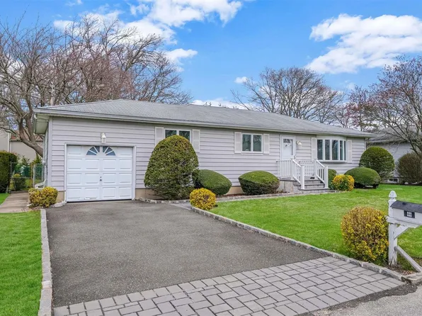 183 Arnold Street, Holbrook, NY 11741