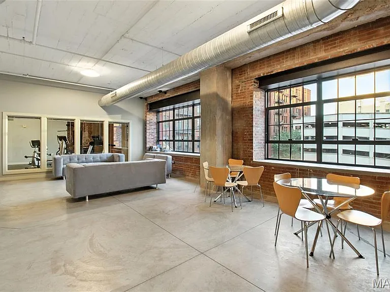 1627 Locust St #202 — Photo 39