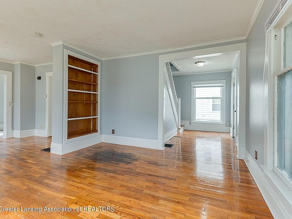 2nd image of 114 E Barnes Ave