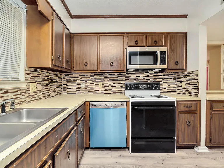 2420 Price St #B — Photo 12