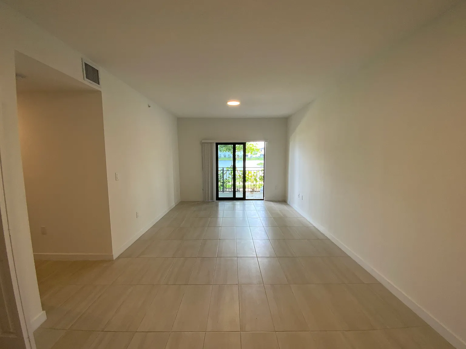 2 bed, 1165 sqft, $2,180 — Photo 3