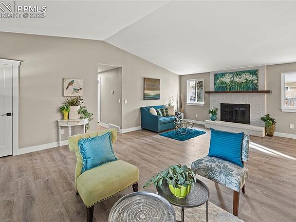 3rd image of 5380 Alteza Dr