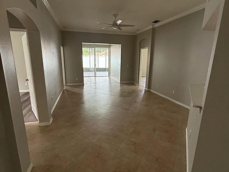 1121 Lumsden Pointe Blvd — Photo 9