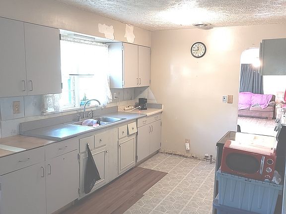 4th image of 913 Woodlawn Dr