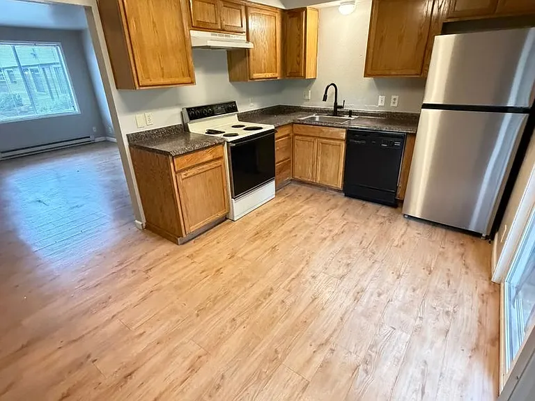 177 W C St #6 — Photo 8