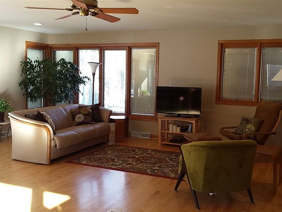 24' x 24' family room