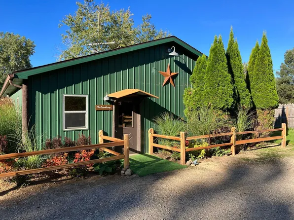 6053 127th Ave, Fennville, MI 49408