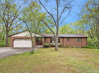 6015 Queen Oaks Dr, Chelsea, MI