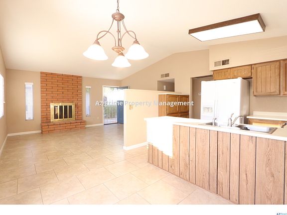 5th image of 831 W Laguna Dr
