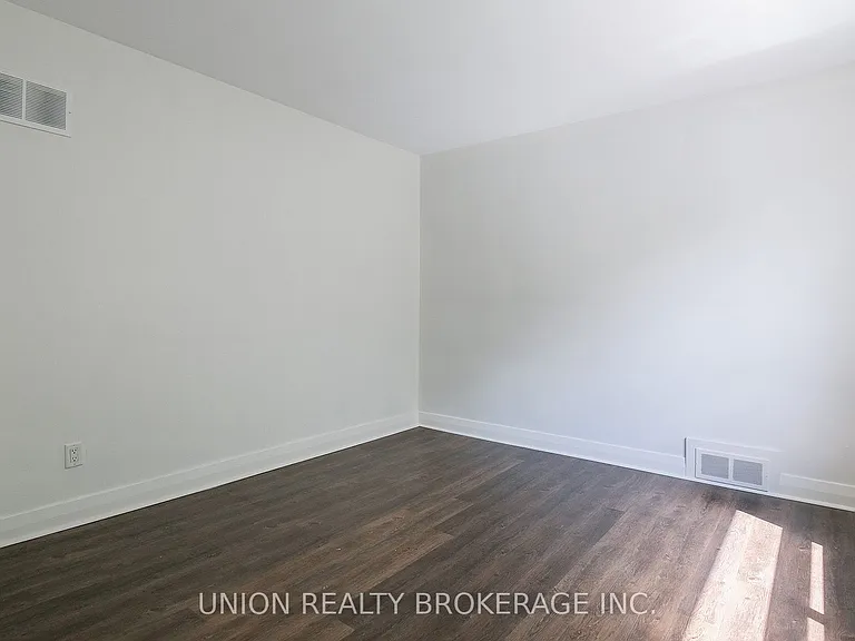 87 Midland Ave — Photo 17