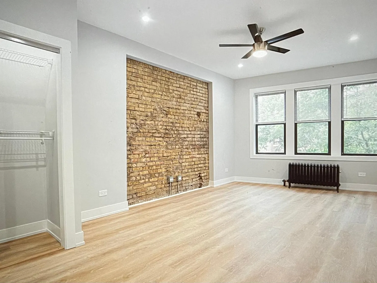 3 bed, 1100 sqft, $2,995 — Photo 3