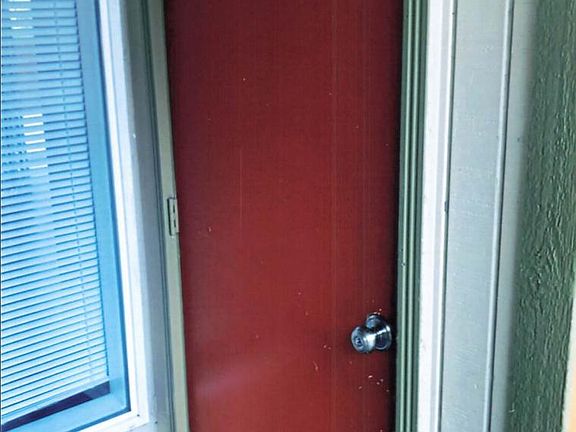 3rd image of 9128 Meridian Pl NE