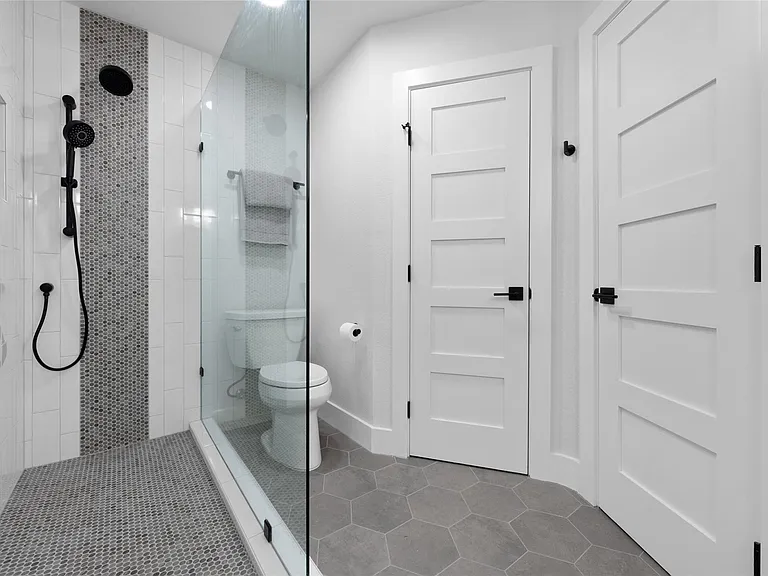 2404 Monarch Dr — Photo 17