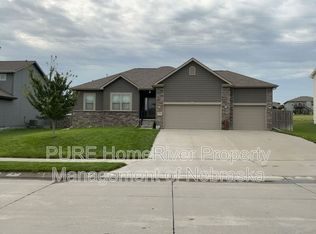 11910 S 112th St, La Vista, NE 68046