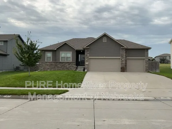 11910 S 112th St, La Vista, NE 68046